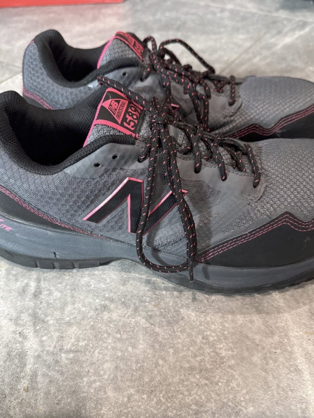 New Balance WID589T1 Womens Composite Toe Safety Work Shoes Size 11.5 WID589V1
